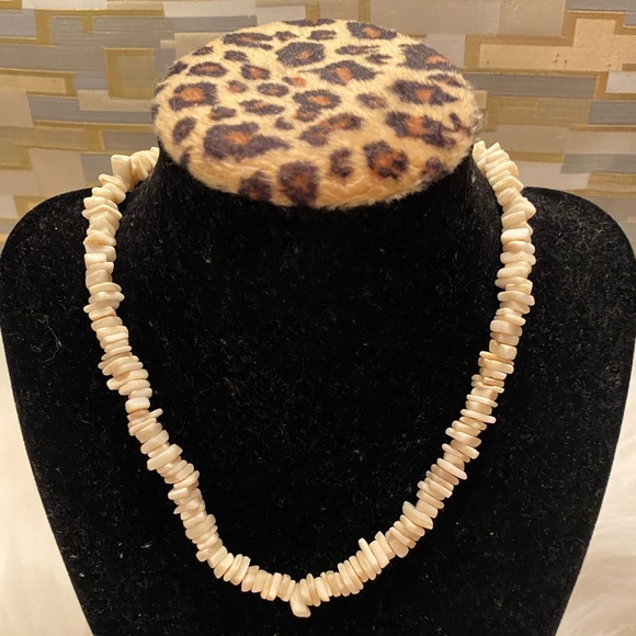 Classic Puka Shell Necklace 🐚 - Picture 4 of 6